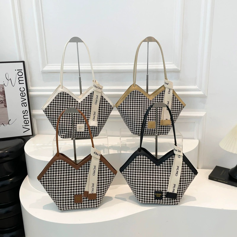 Lettering Knot Check Zipper Tote Bag